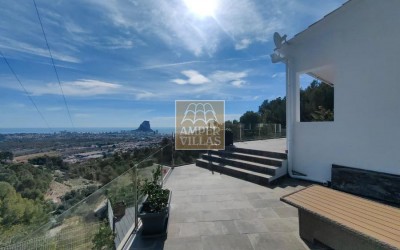 A beautiful, renovated villa with panoramic sea views.